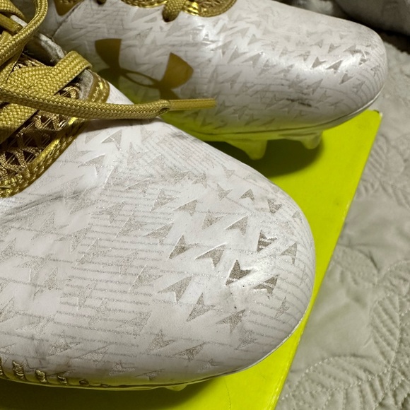 Lacrosse Cleats. White and gold Under Armour Women’s Lax Highlights. - Picture 9 of 15
